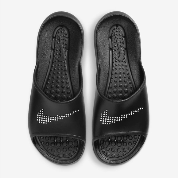🆕 WMNS NIKE VICTORI ONES SHOWERS SLIDES BLACKS WHITES POOLS WATERPROOF - Picture 1 of 3